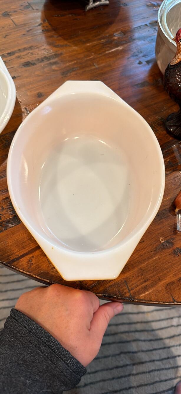 Pyrex yellow daisy sunflower casserole dish with lid